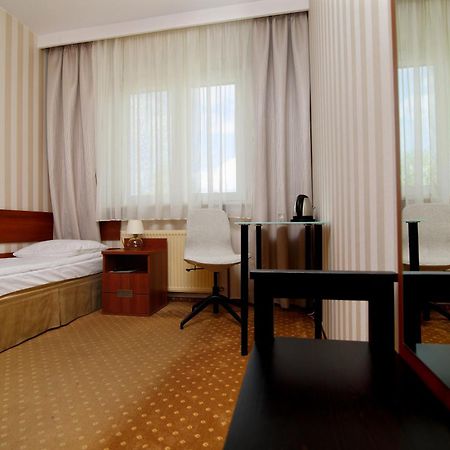 Amadeus Motel Lomza Bagian luar foto