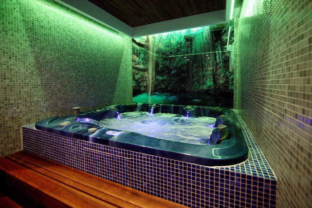 Amadeus Motel Lomza Bagian luar foto
