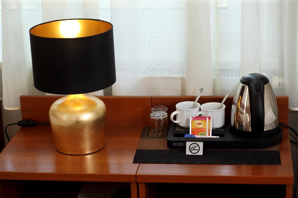Amadeus Motel Lomza Bagian luar foto