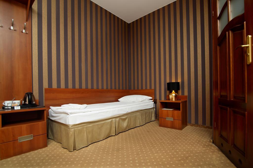 Amadeus Motel Lomza Bagian luar foto