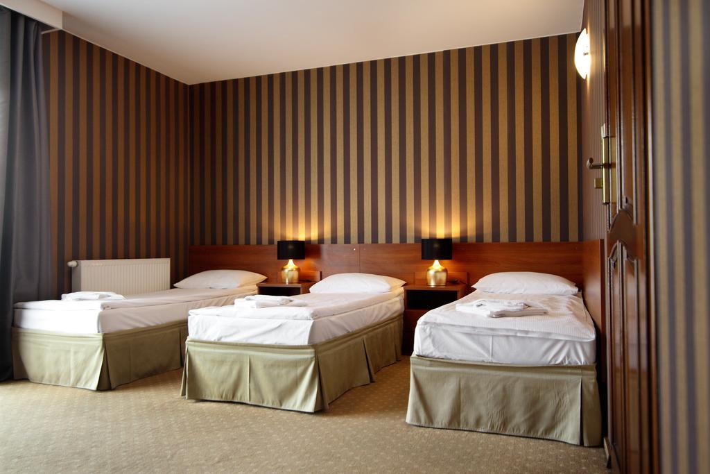 Amadeus Motel Lomza Bagian luar foto
