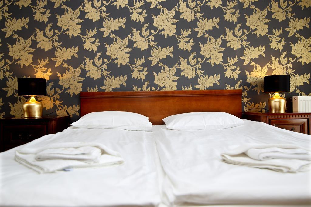 Amadeus Motel Lomza Bagian luar foto
