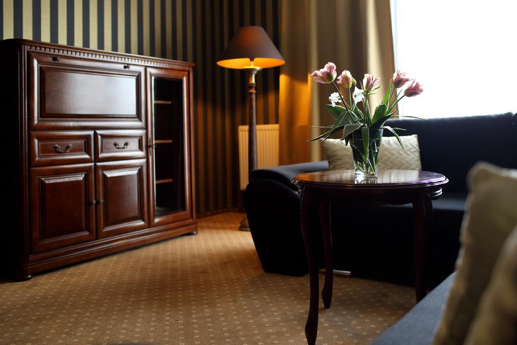 Amadeus Motel Lomza Bagian luar foto