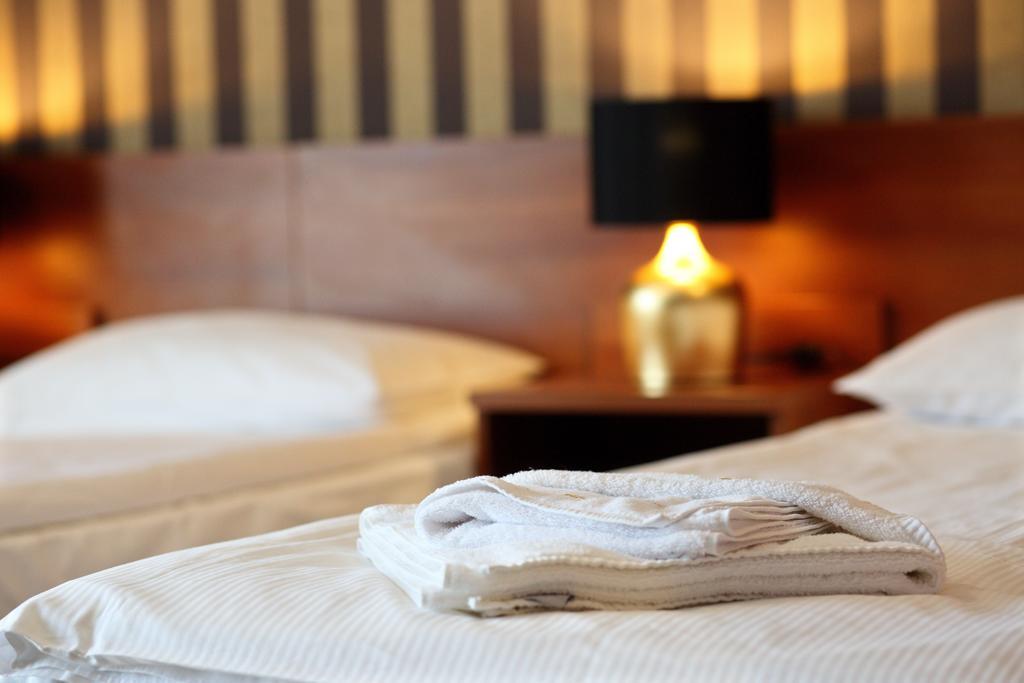 Amadeus Motel Lomza Bagian luar foto