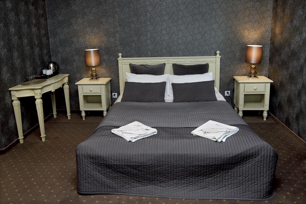Amadeus Motel Lomza Bagian luar foto