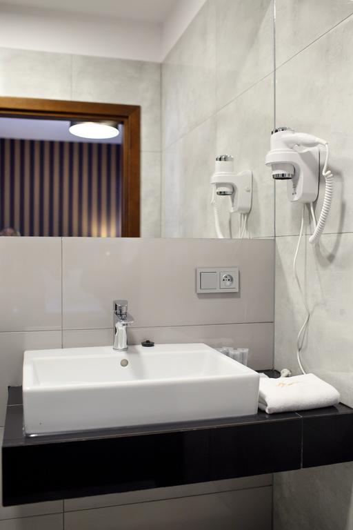 Amadeus Motel Lomza Bagian luar foto