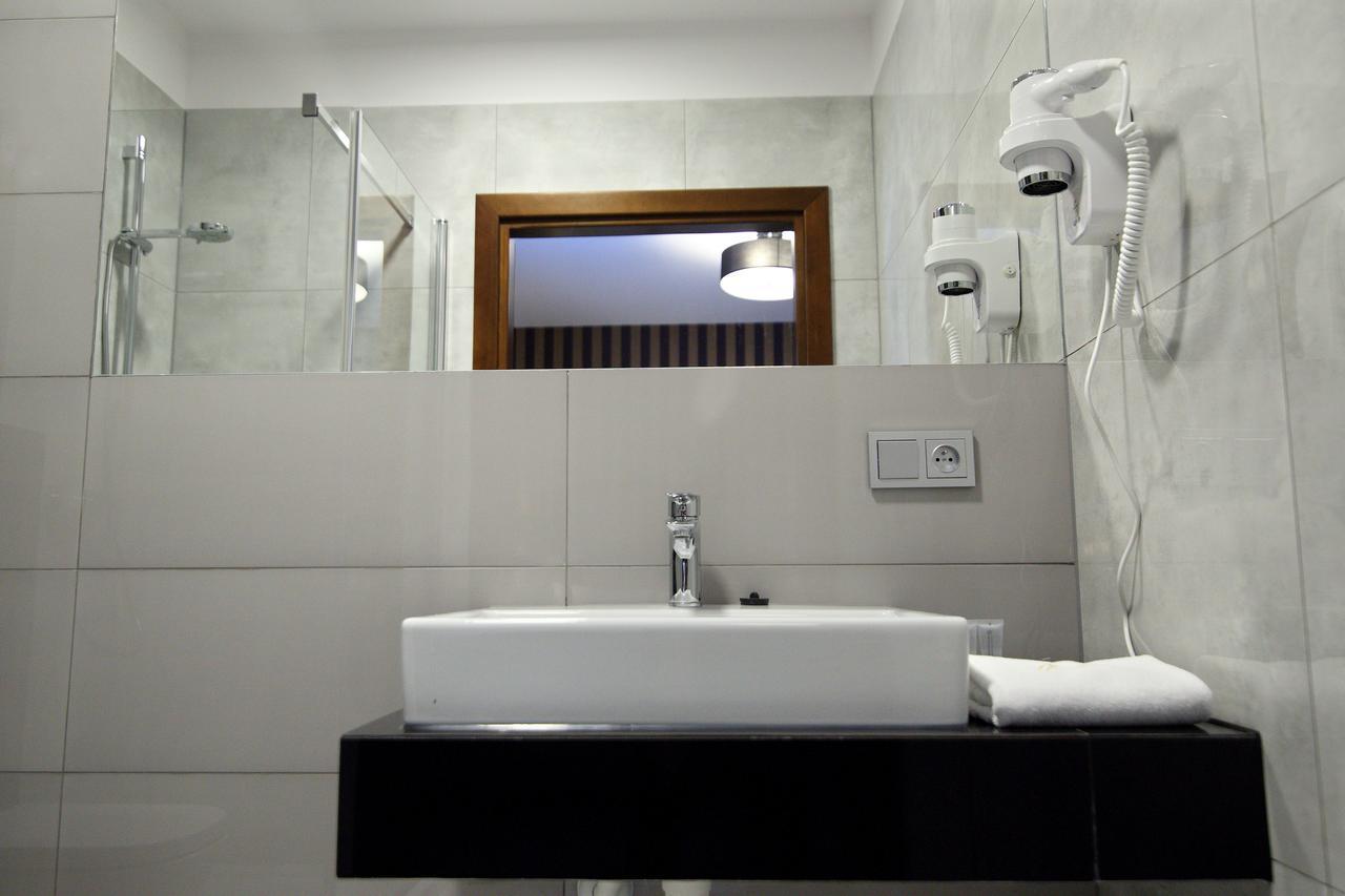 Amadeus Motel Lomza Bagian luar foto