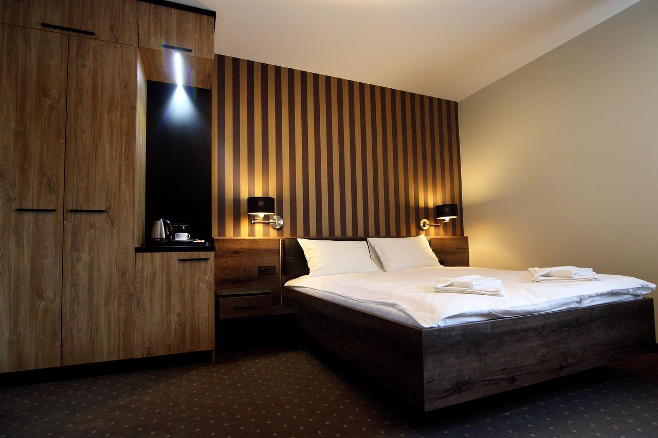 Amadeus Motel Lomza Bagian luar foto